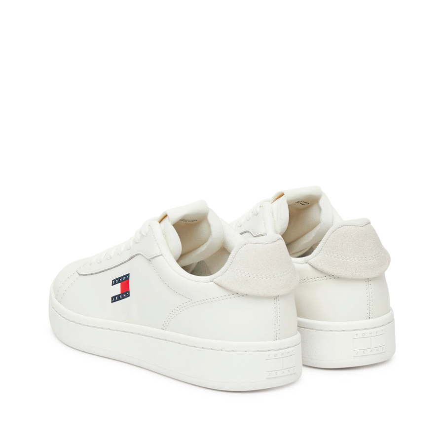 scarpe-da-tennis-in-pelle-d-archivio