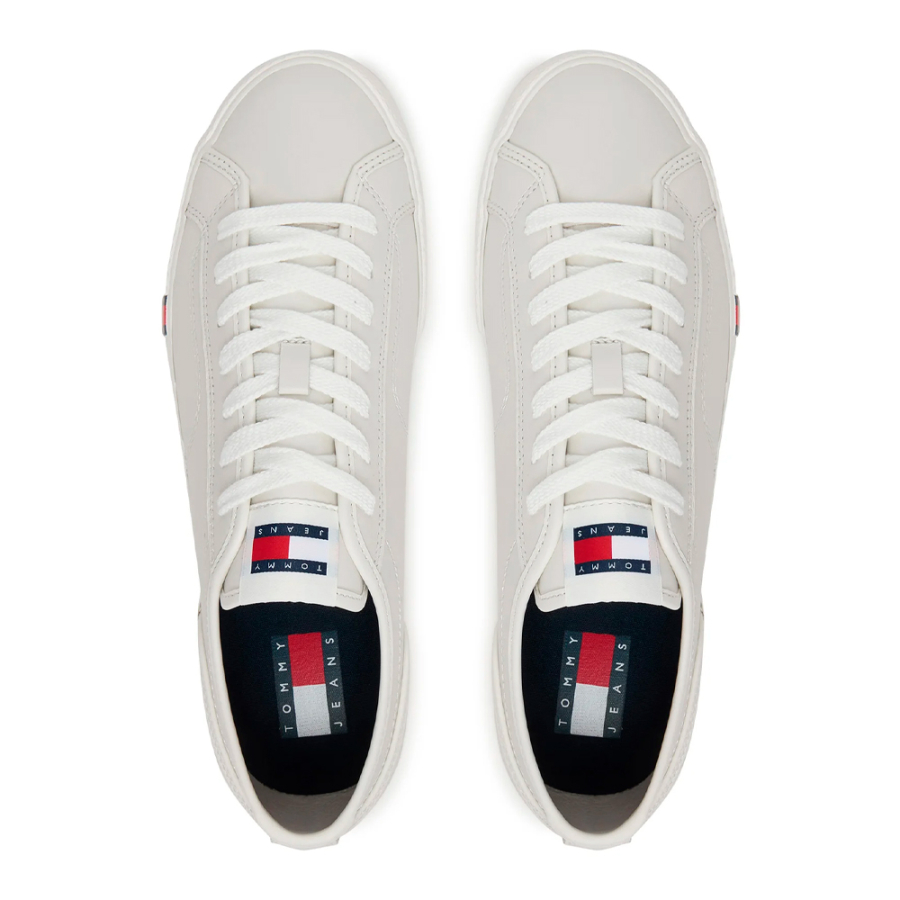 tenis-de-couro-com-logo-da-archive