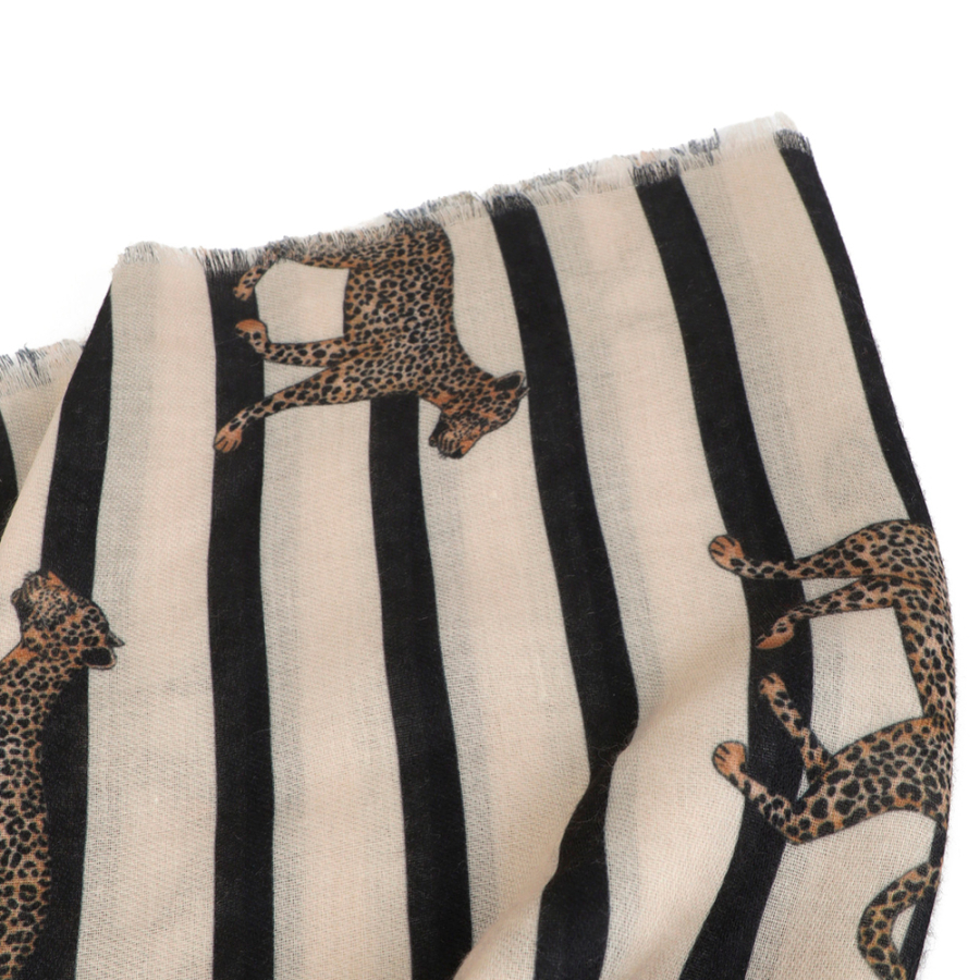 sciarpa-a-righe-e-stampa-leopardata