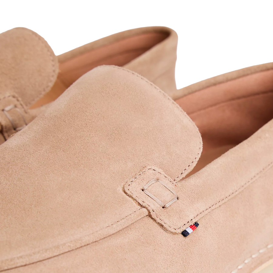 mocasines-de-ante-con-logo-y-costuras