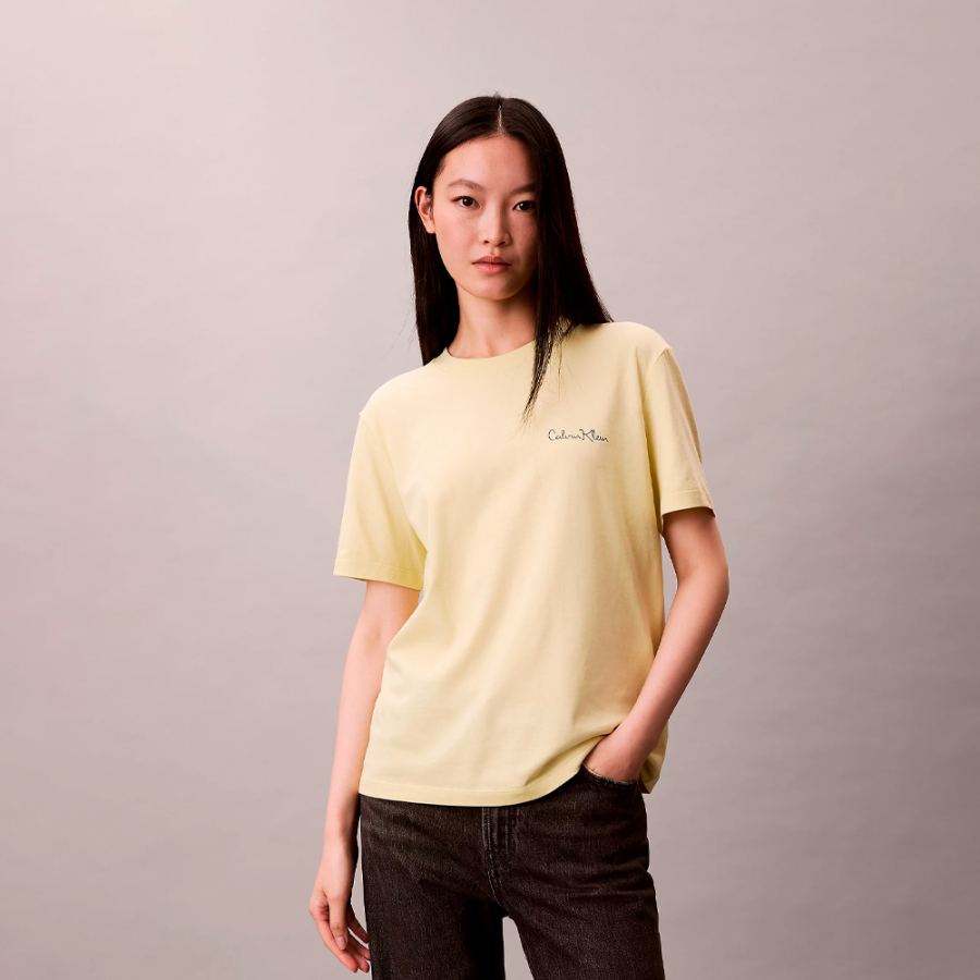 camiseta-classica-com-logo-grafico-e-de-letras