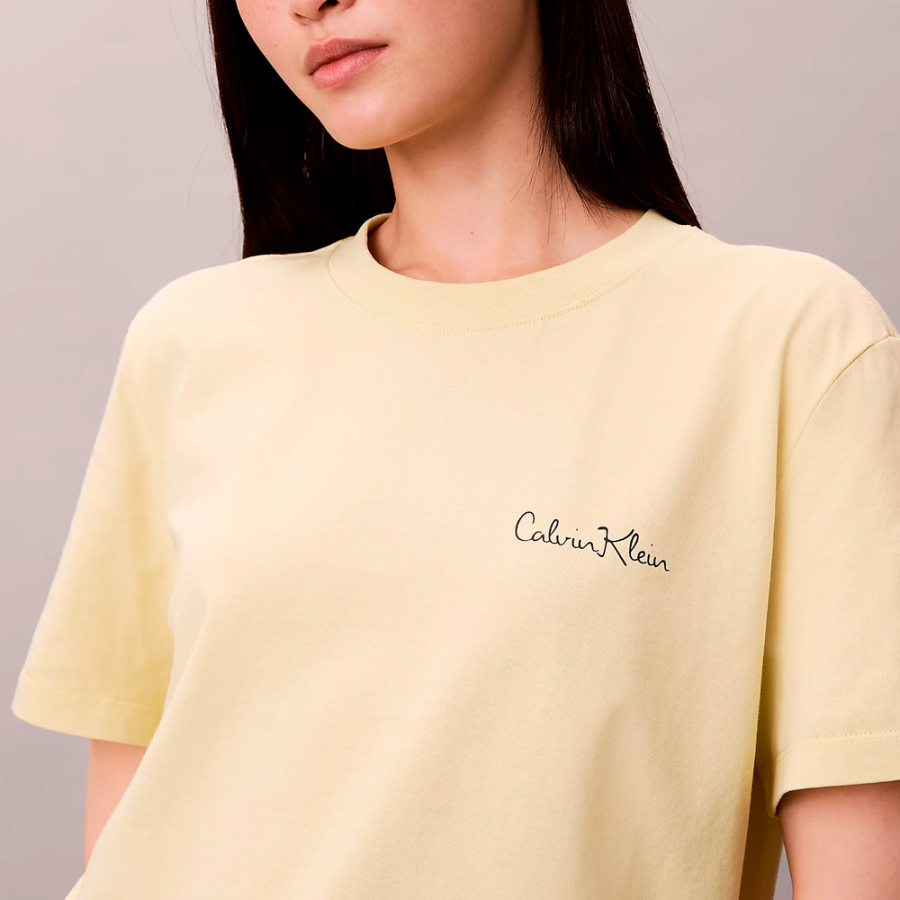classic-t-shirt-with-graphic-and-letter-logo