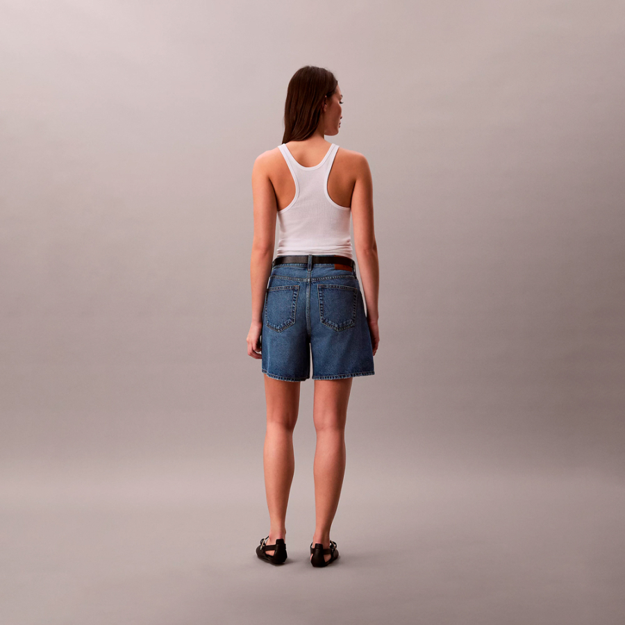 hochgeschnittene-ausgestellte-jeansshorts