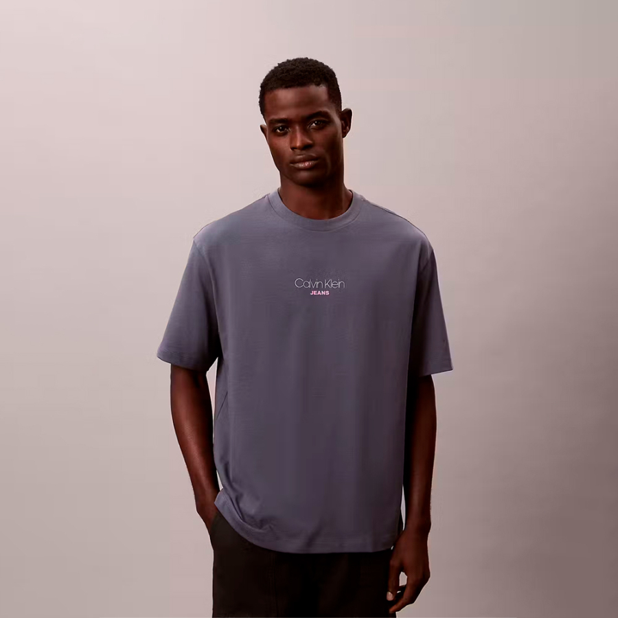 t-shirt-ampia-con-logo-grafico