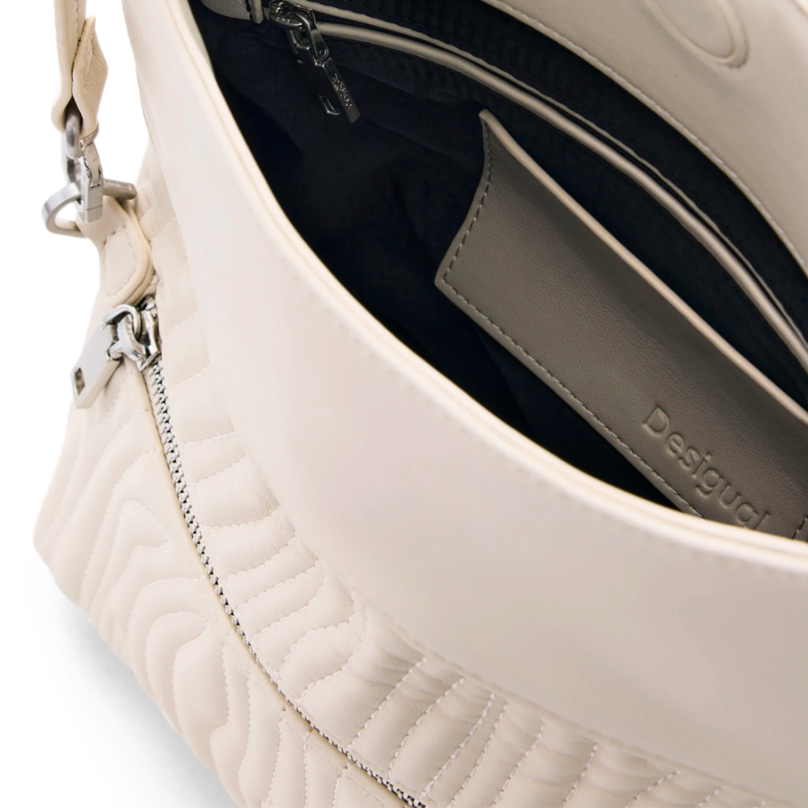 mittelgrosse-tasche-mit-gravuren