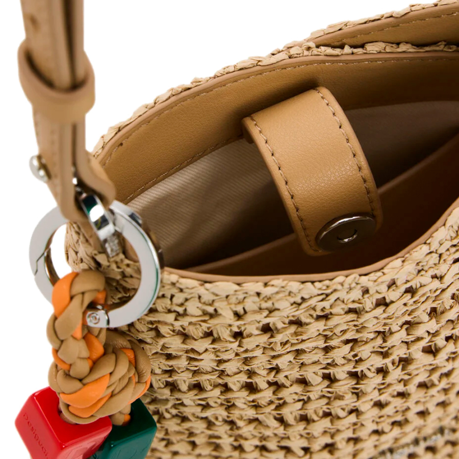 cartera-porta-movil-rafia-charms