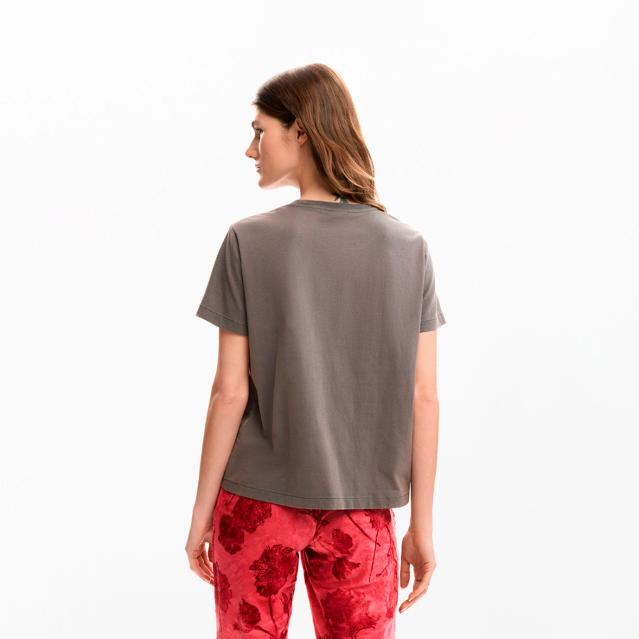 camiseta-com-estampa-de-coracao-de-tigre