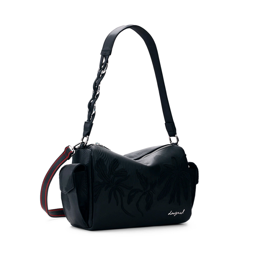 mittelgrosse-tasche-mit-gestickten-anhangern