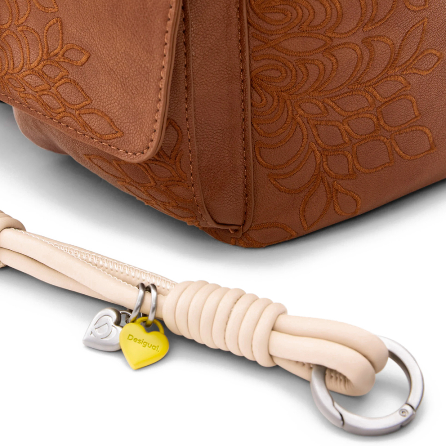 mochila-pequena-bordados