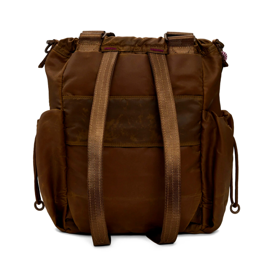 mittelgrosser-rucksack-mit-mehreren-tragemoglichkeiten