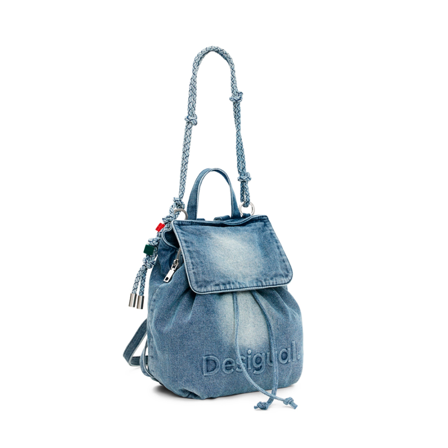 petit-sac-a-dos-avec-breloques-en-denim petit-sac-a-dos-avec-breloques-en-denim