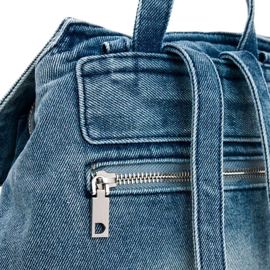 petit-sac-a-dos-avec-breloques-en-denim petit-sac-a-dos-avec-breloques-en-denim