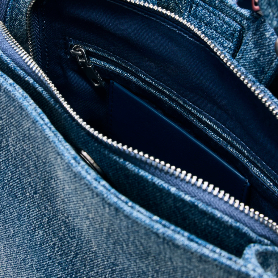 mochila-pequena-denim-corazon