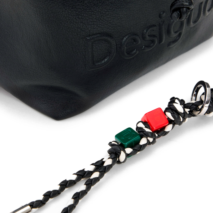 mittelgrosser-geflochtener-rucksack