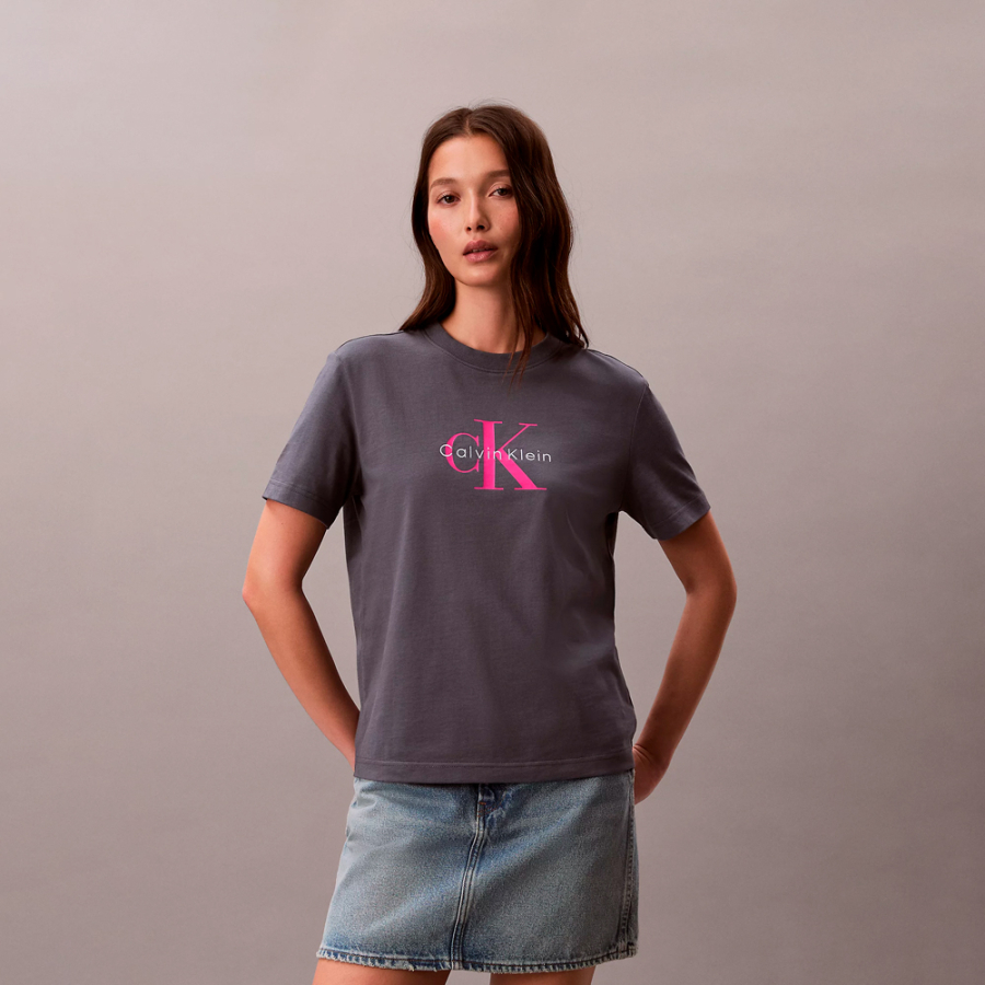 t-shirt-con-monogramma-e-logo