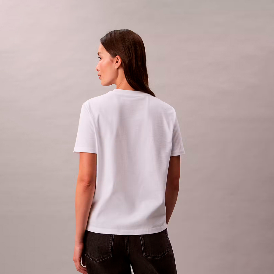 camisa-classica-com-monograma-e-lantejoulas