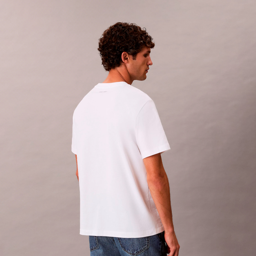 t-shirt-mit-gesticktem-logo