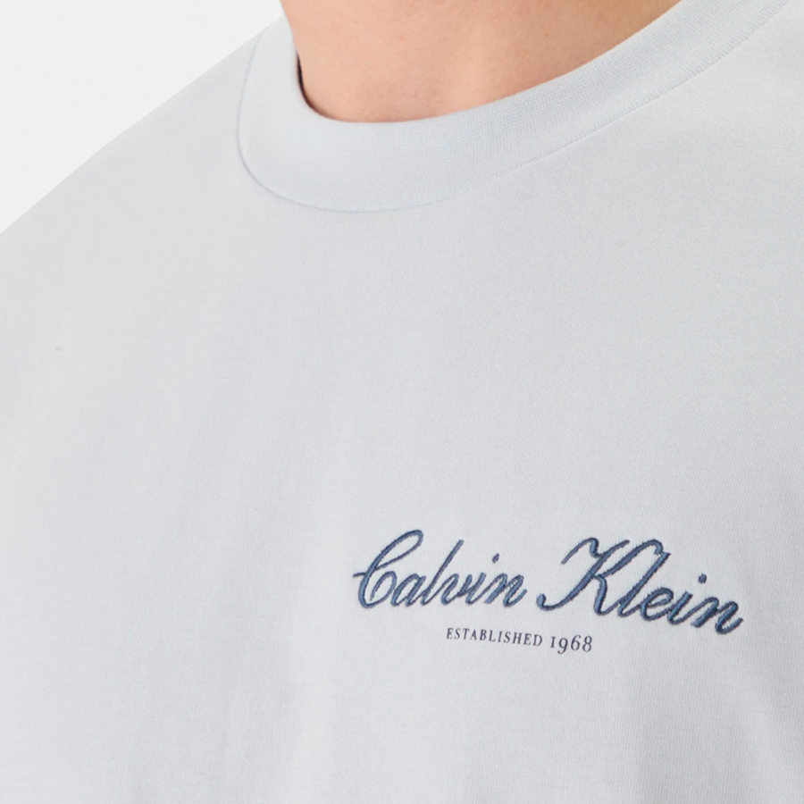 camiseta-com-logotipo-bordado