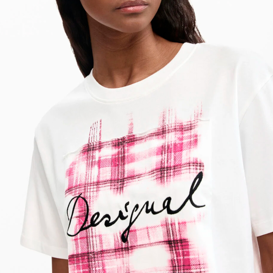 t-shirt-with-plaid-logo t-shirt-with-plaid-logo