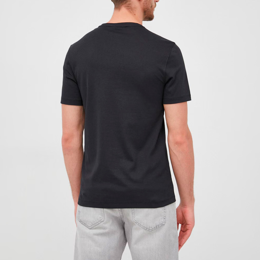 camiseta-con-logo-de-la-marca