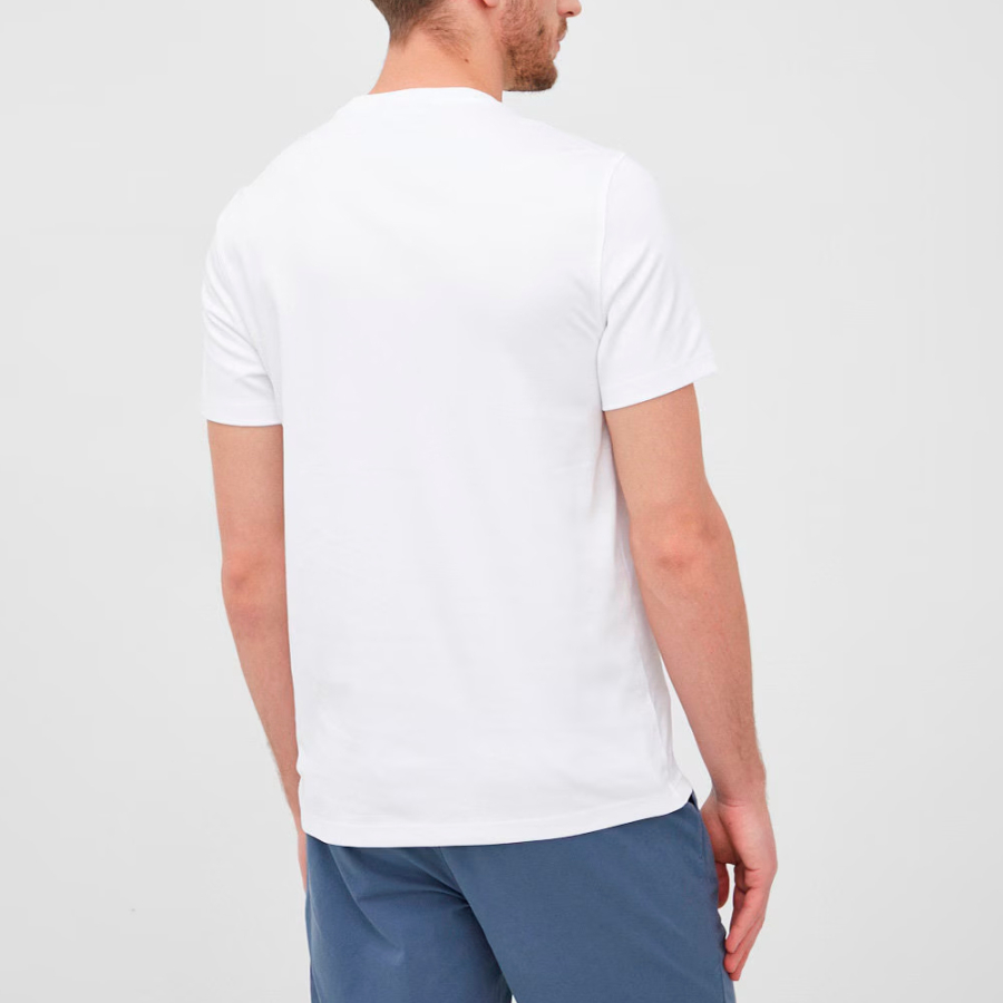 t-shirt-mit-markenlogo