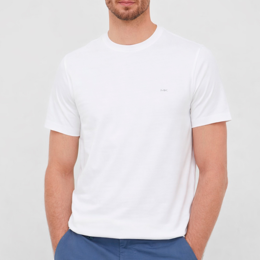 camiseta-com-logotipo-da-marca