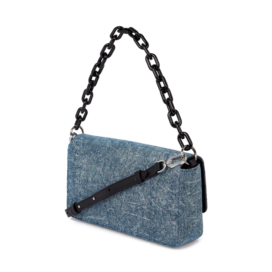 sac-a-main-avec-anse-chaine-et-tissu-denim