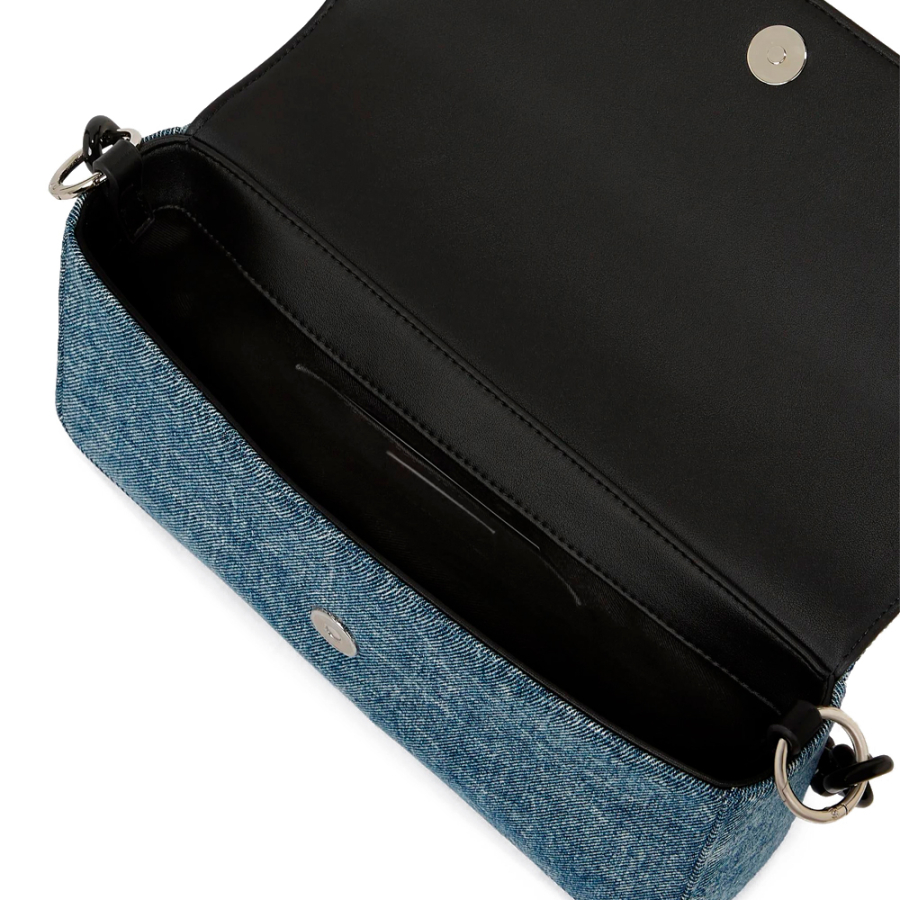 sac-a-main-avec-anse-chaine-et-tissu-denim