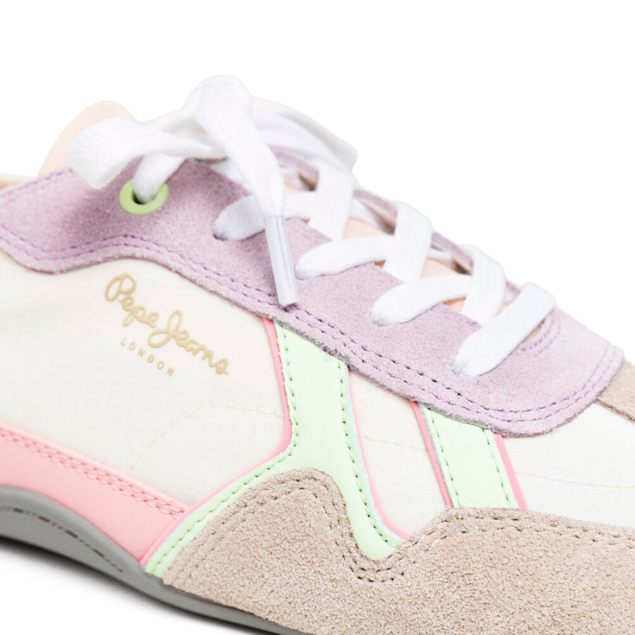 tenis-com-detalhes-em-camurca-noa