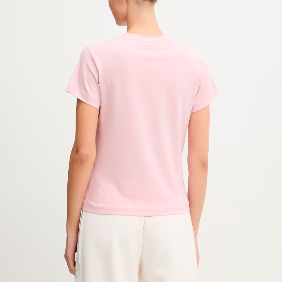 camiseta-con-logo-triangular camiseta-con-logo-triangular