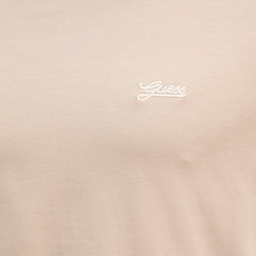 t-shirt-mit-gesticktem-logo