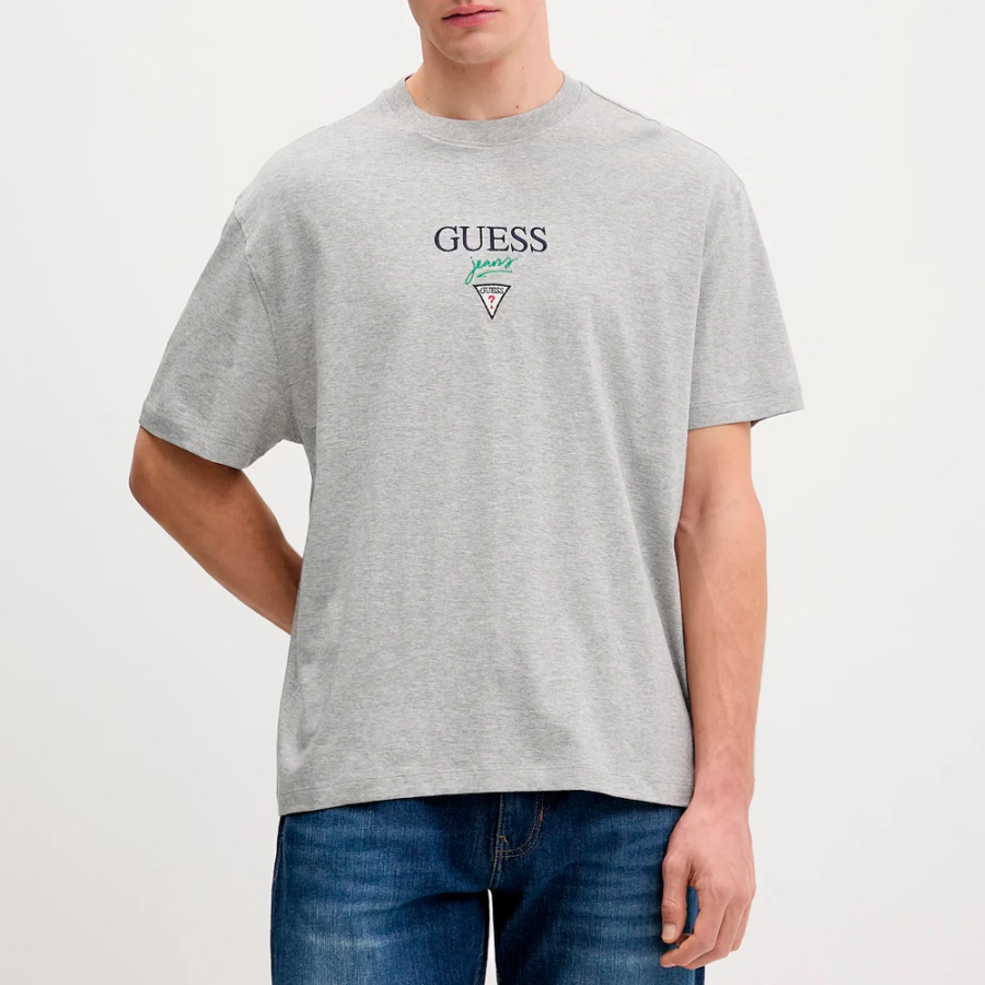 t-shirt-mit-aufgedrucktem-logo