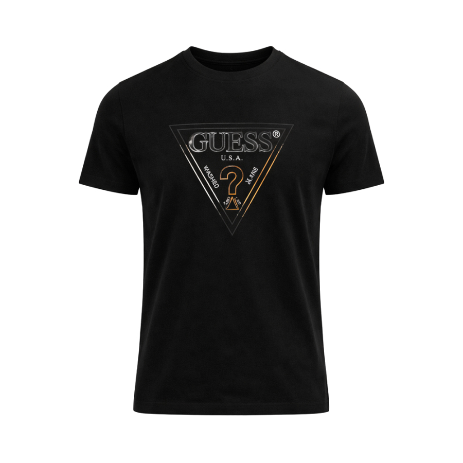 camiseta-com-logotipo-triangular