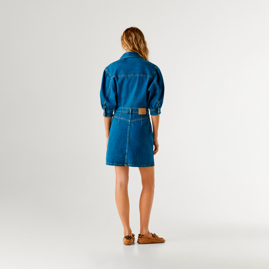 kurzes-jeanskleid-in-regularer-passform