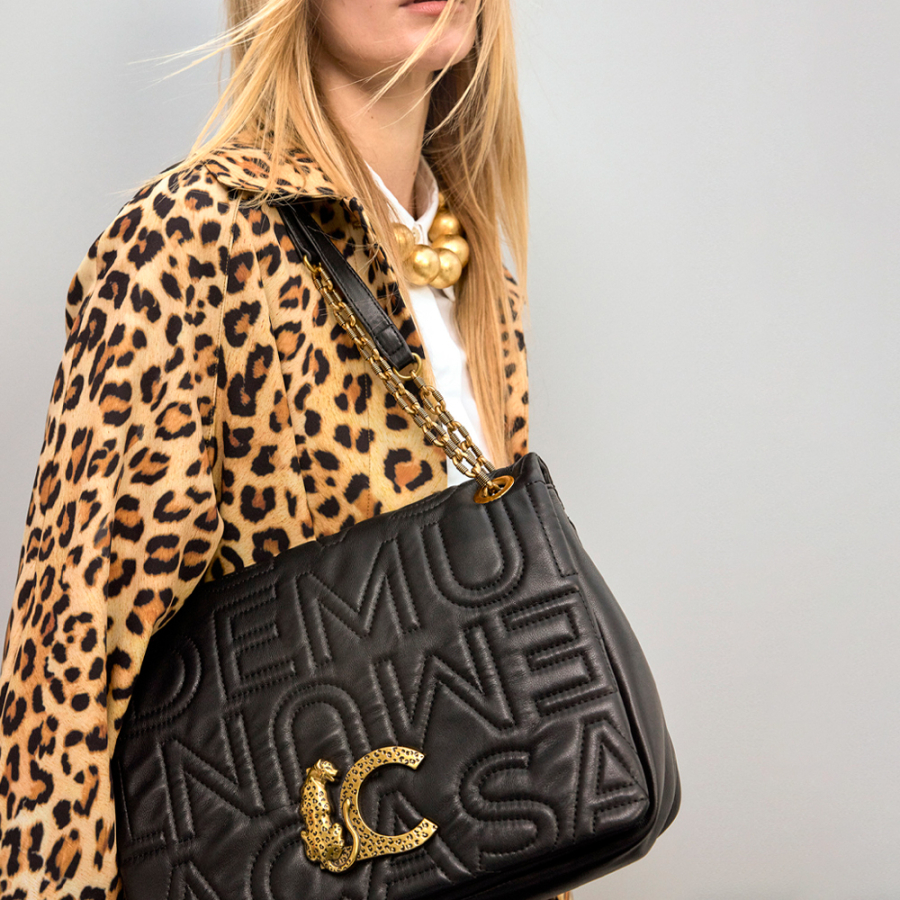 schultertasche-mit-logostickerei