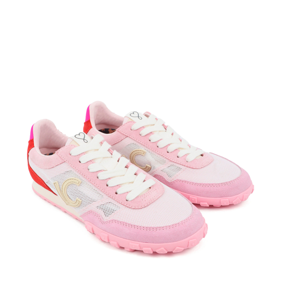 sportschuhe-aus-mesh-und-verschiedenen-stoffen