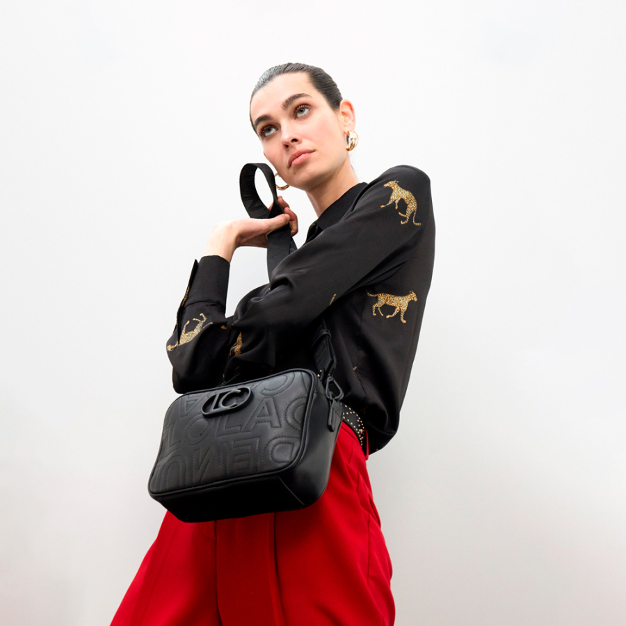 bolsa-de-ombro-com-monograma-bordado