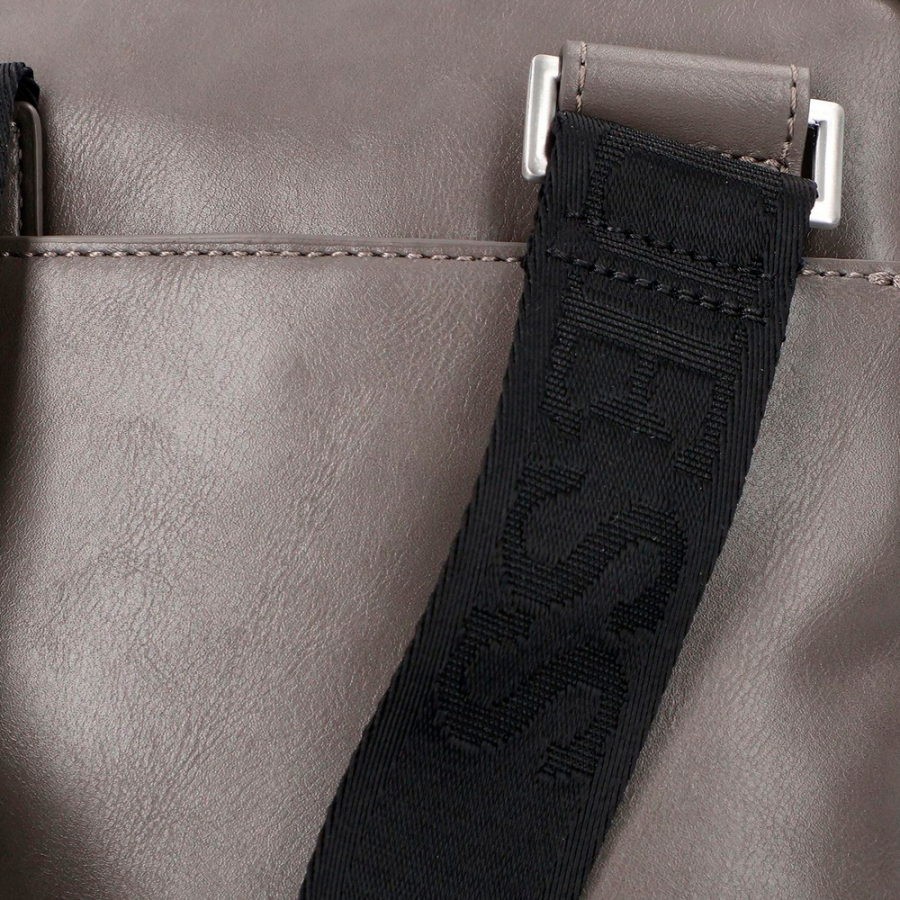 boston-flat-shoulder-bag boston-flat-shoulder-bag