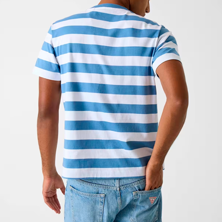 gestreiftes-t-shirt-mit-logo