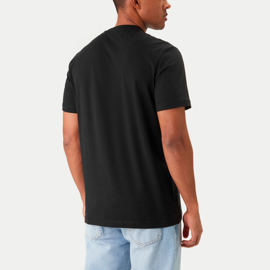 t-shirt-avec-logo-contraste