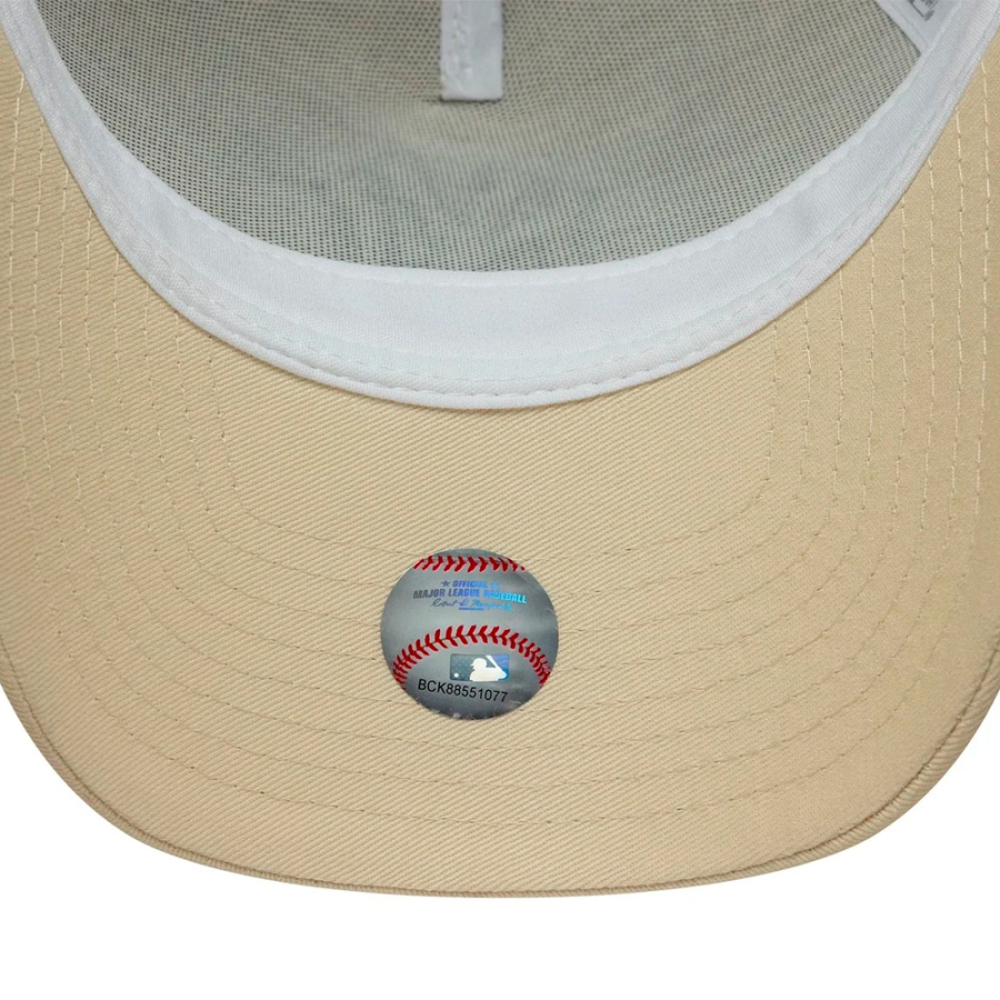mlb-outline-new-york-yankees-9forty-e-frame-trucker-cap