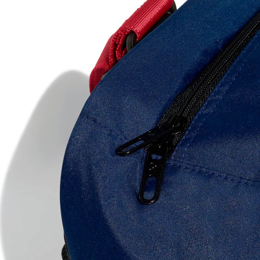 medium-linear-colorblock-sports-bag