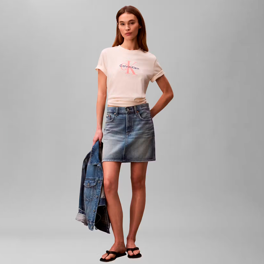 camiseta-con-monograma-y-logo