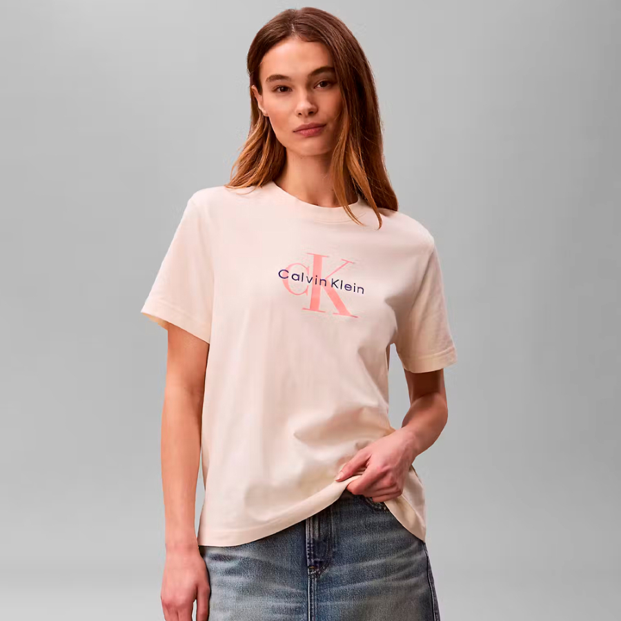 t-shirt-avec-monogramme-et-logo t-shirt-avec-monogramme-et-logo