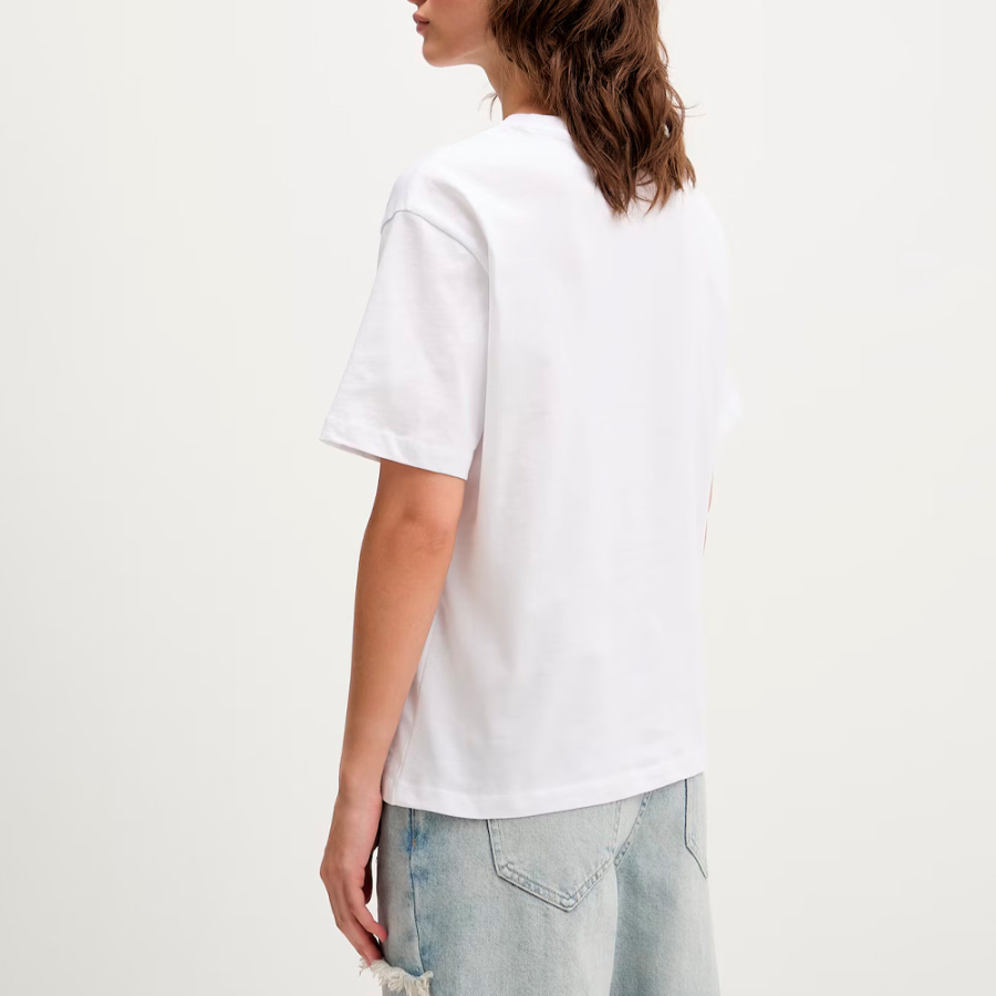 t-shirt-mit-blumenlogo-in-regularer-passform