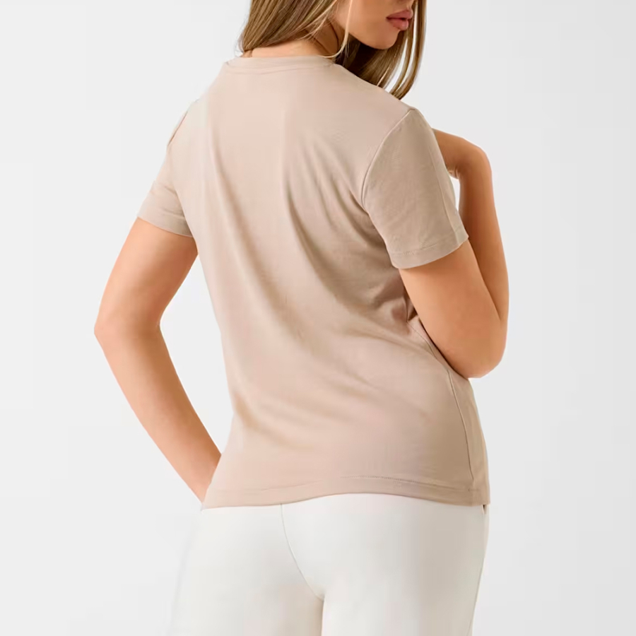 camiseta-con-logo-bordado