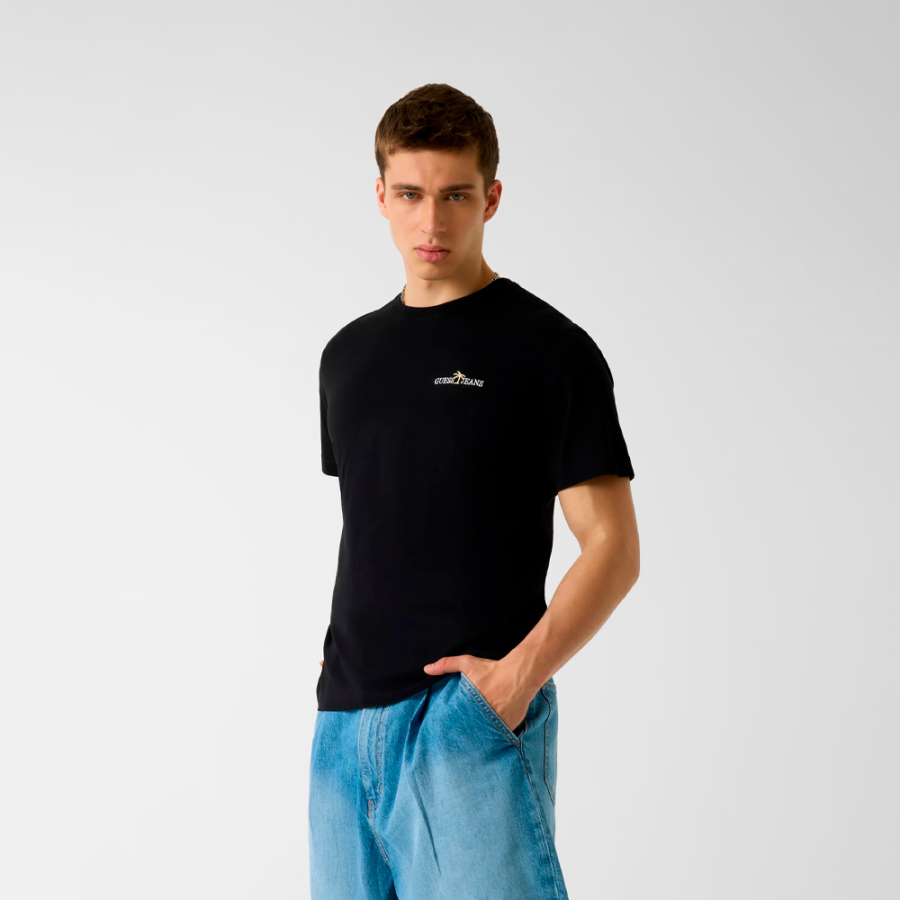 camiseta-com-logotipo-bordado