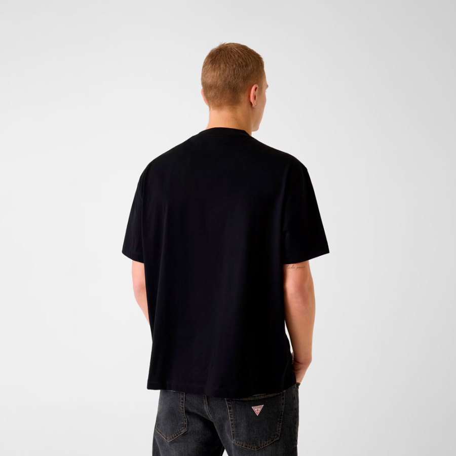 camiseta-com-logotipo-estampado