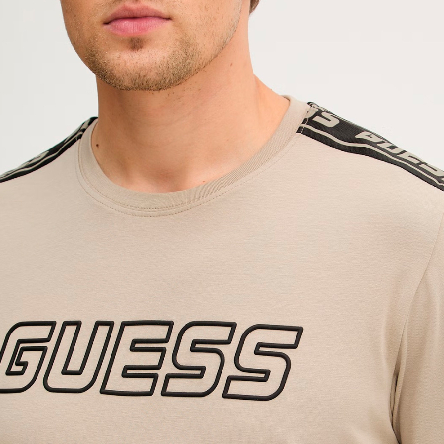 camiseta-elastica-com-logotipo-frontal