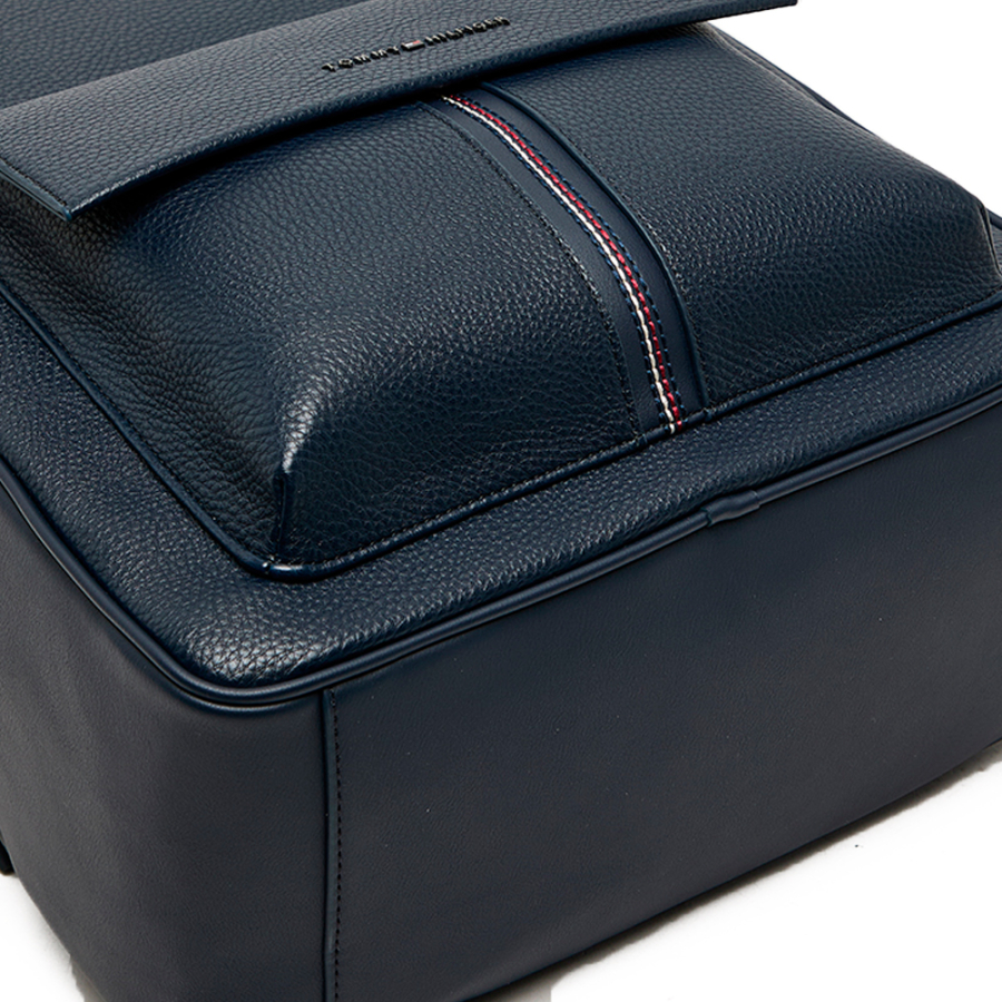 mochila-texturizada-com-bolso-de-aba